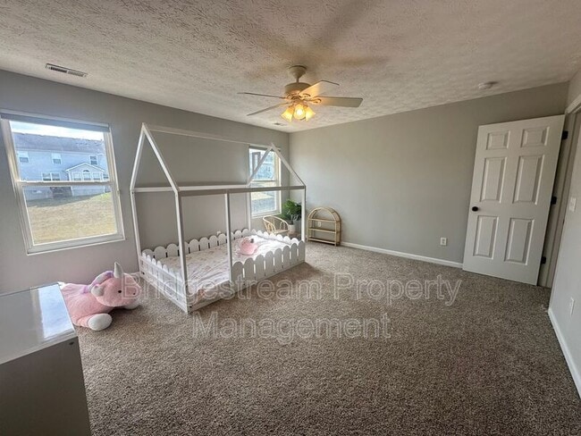 Building Photo - 282 Hess Ct