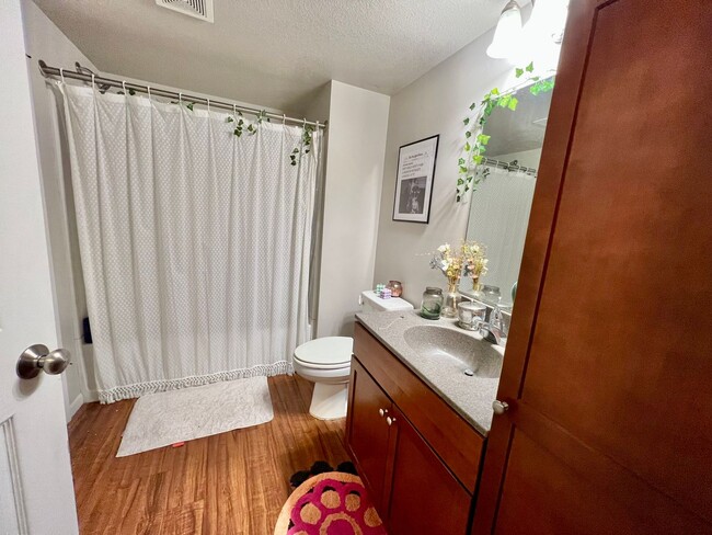 Primary Photo - Beautiful 2 Bed 2 Bath just Blocks from Ag...