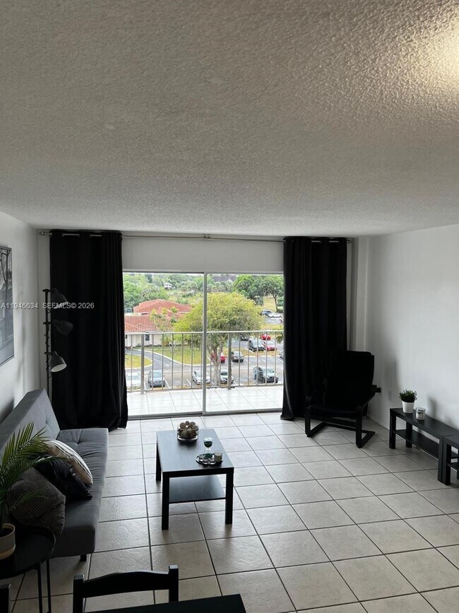 Building Photo - 4164 Inverrary Dr