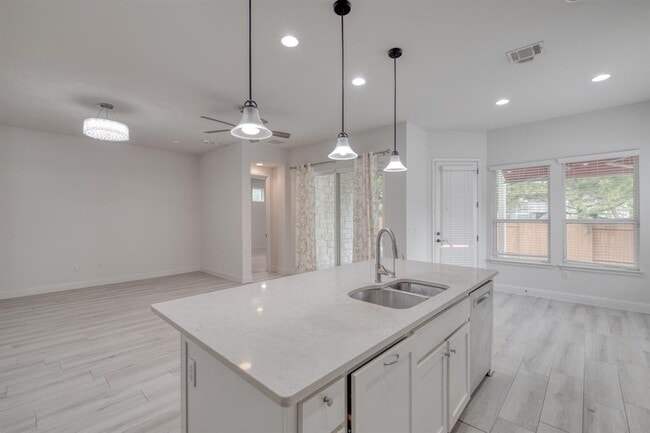 Building Photo - 14921 Iveans Way