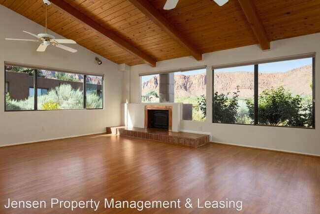 Building Photo - 3 br, 2 bath House - 712 N. Wisteria Way