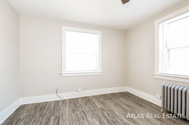 Building Photo - 970 N Pearl St