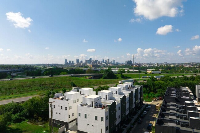 Building Photo - 1405 Napoleon St