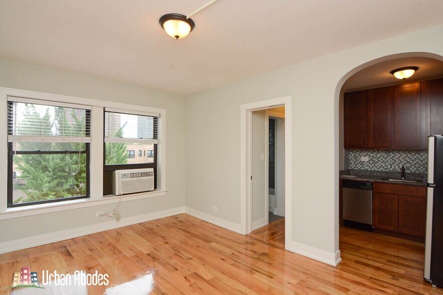 Building Photo - 555 W Arlington Pl