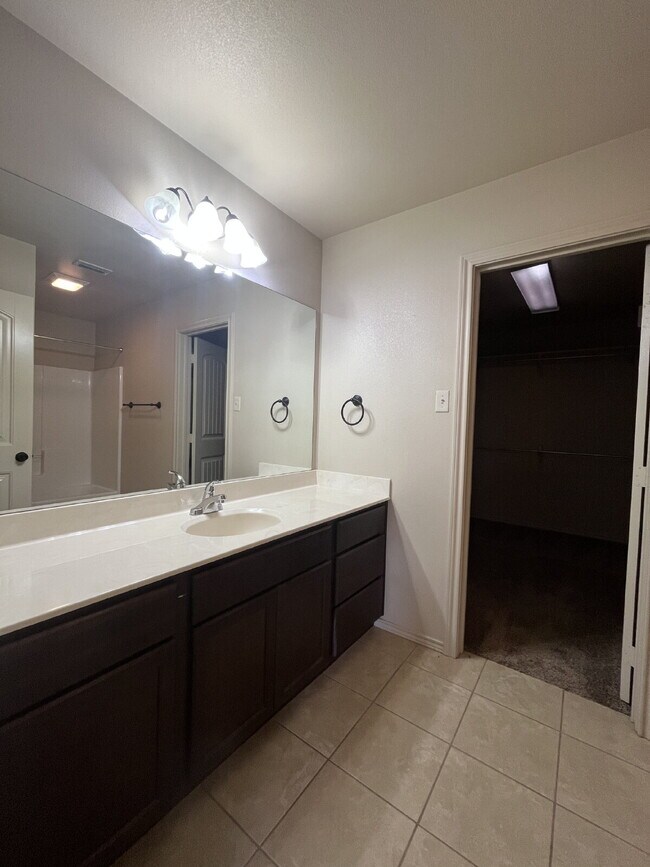 Building Photo - Cute 3/2/2 townhome in the Lubbock-Cooper ...