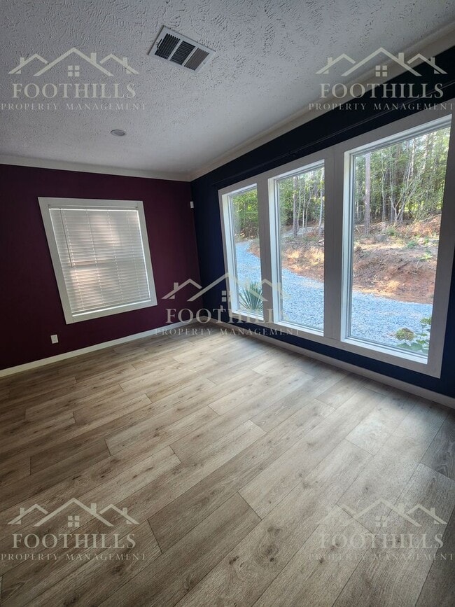 Building Photo - 3-Bedroom Home in a Peaceful Country Setting