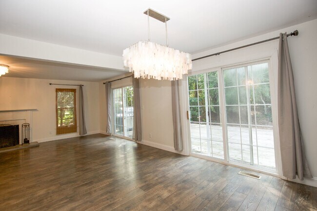 Building Photo - "3-Bedroom Home on Fox Hunt Lane in Southern Pines – Cozy Living Awaits!"