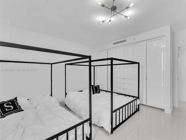 Building Photo - 19707 Turnberry Way