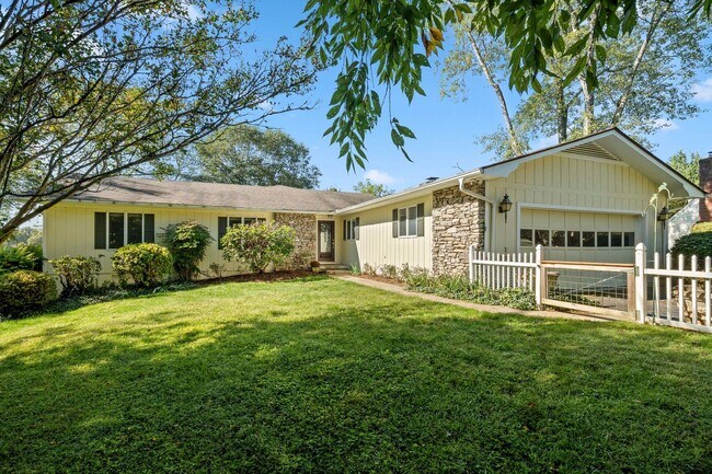 Building Photo - 119 W Chippendale Dr