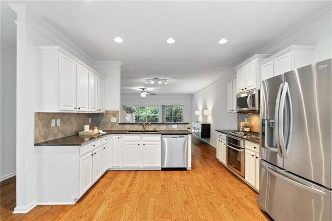 Building Photo - 651 Coligny Ct