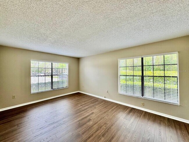 Building Photo - 3323 Crystal Ct E