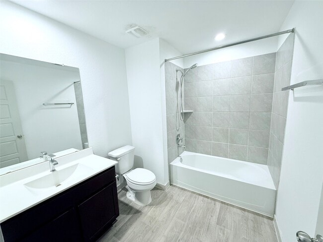 Building Photo - 2824 Gunnersbury Dr