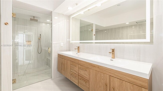 Building Photo - 333 Las Olas Way