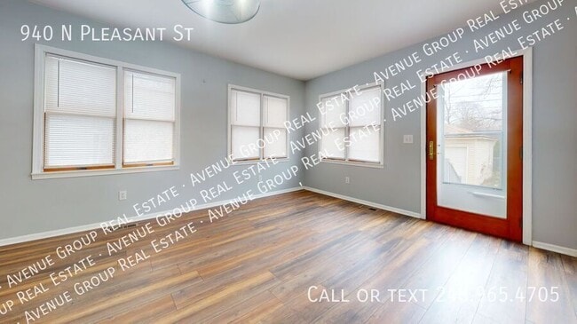Building Photo - 940 N Pleasant St