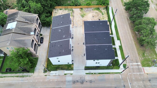 Building Photo - 4802 Elysian St