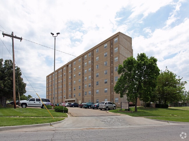 Plaza West Apartments - Topeka, KS | Apartment Finder