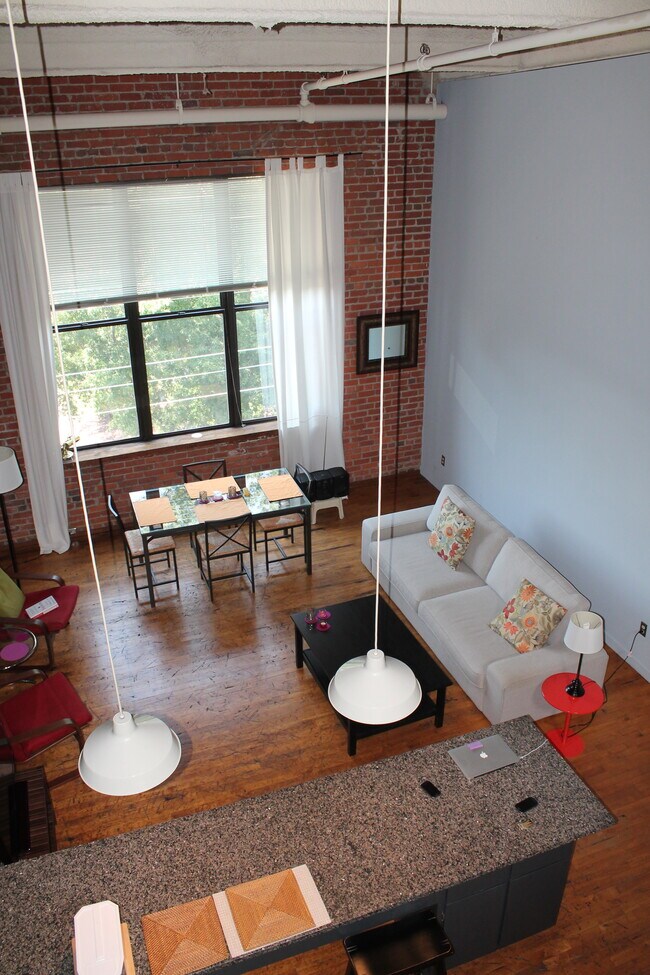 Building Photo - 500 N Duke St