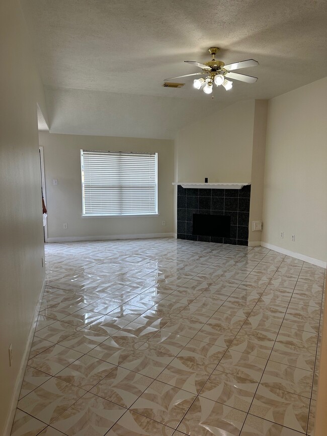 Building Photo - 3101 Meadow Bay Dr