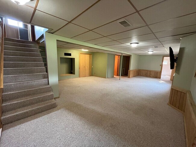 Building Photo - Beautiful 3 Bedroom Home in Alborn