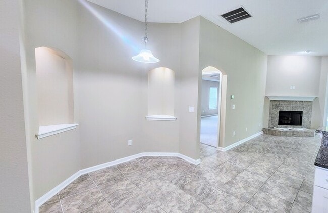 Building Photo - Charming 4-Bedroom Home in Middleburg with...