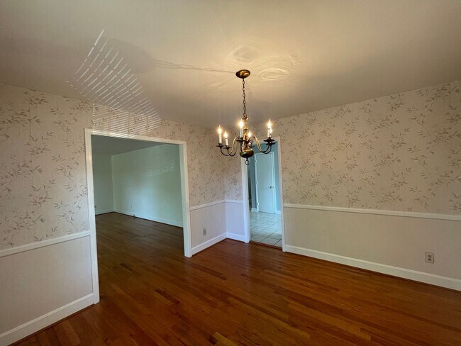 Building Photo - 7327 Meadowdale Ln