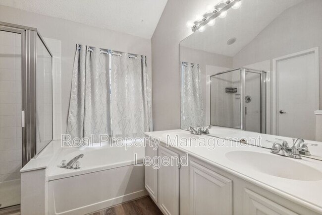 Building Photo - 1105 Dove Dr