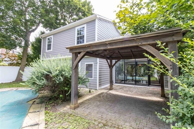 Building Photo - 1834 Fairview St