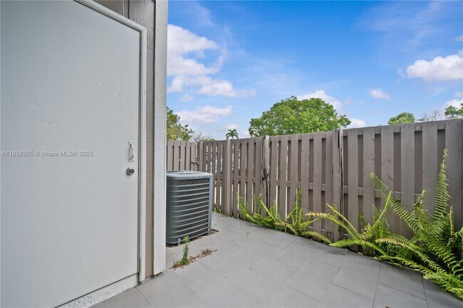 Building Photo - 15712 Woodgate Ct