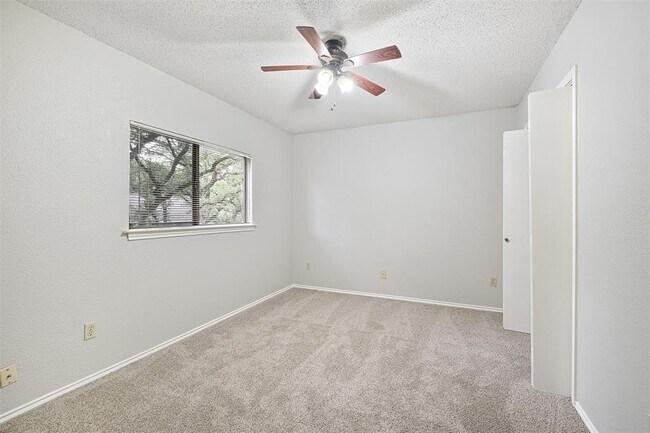 Building Photo - 6716 Shiner St