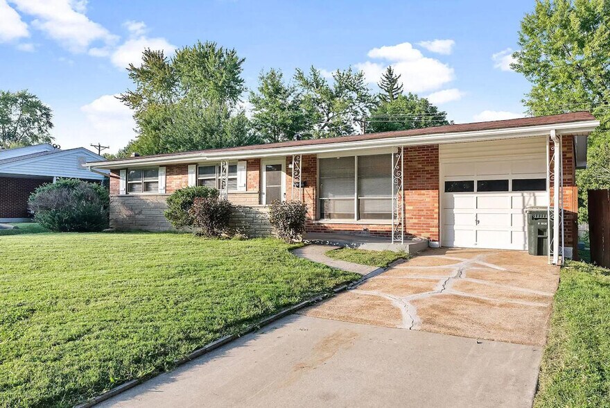 Building Photo - 813 Riderwood Dr