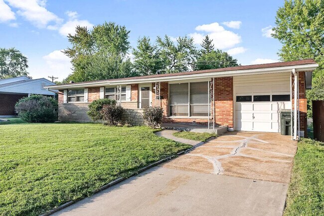 Building Photo - 814 Holiday Ave