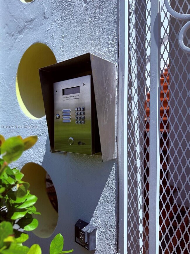 Building Photo - 6941 Bay Dr