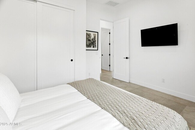 Building Photo - 4002 N 33rd Pl