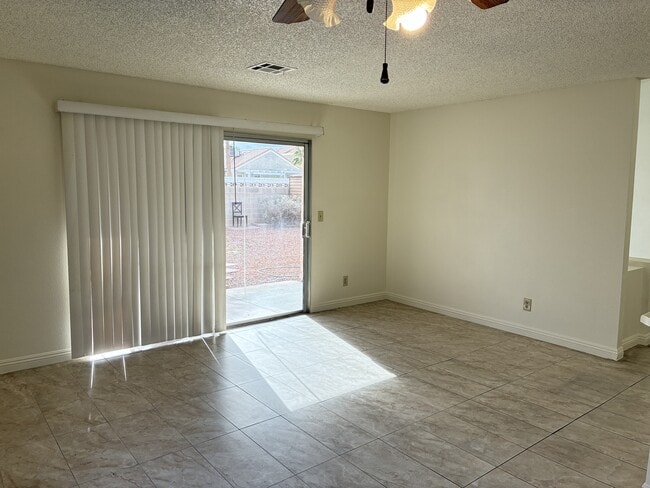 Building Photo - 6437 Chippindale Ln