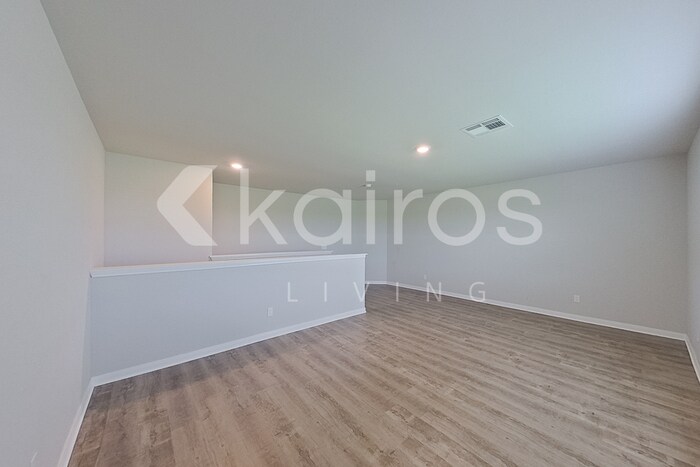 Building Photo - 712 St James Pl