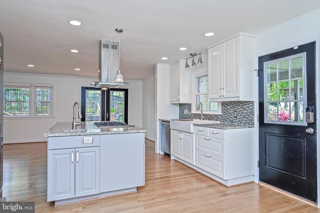 Building Photo - 2412 Rockbridge St