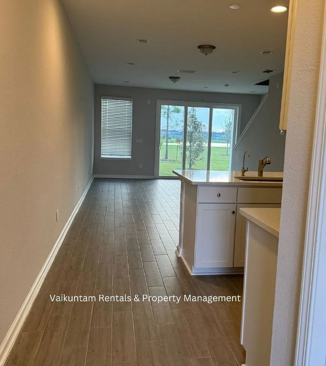 Building Photo - 370 Richmond Dr