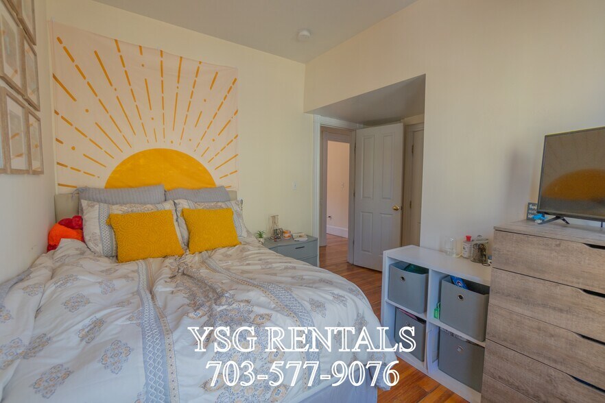 Building Photo - 102 Cypress St