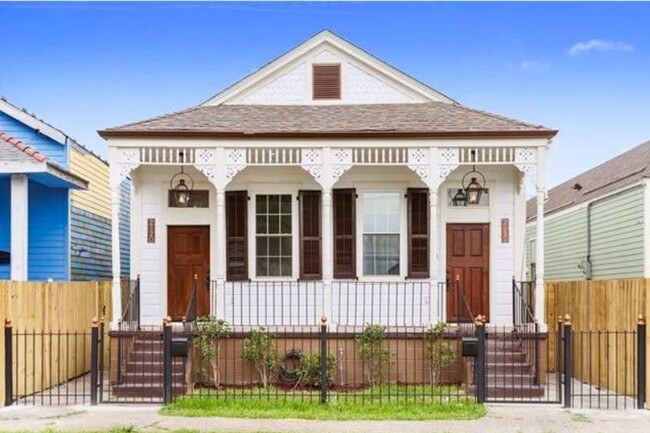 Primary Photo - 2120 St Roch Ave