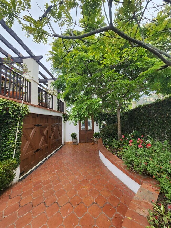 Building Photo - Your Own World in La Jolla! - One-Of-A-Kin...