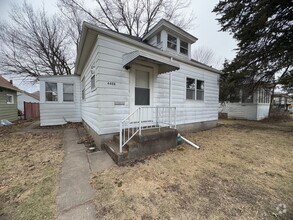 Building Photo - @ bedroom in Rock Island