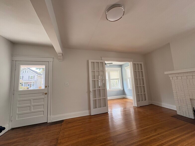 Living room - 3710 Hyde Park Ave