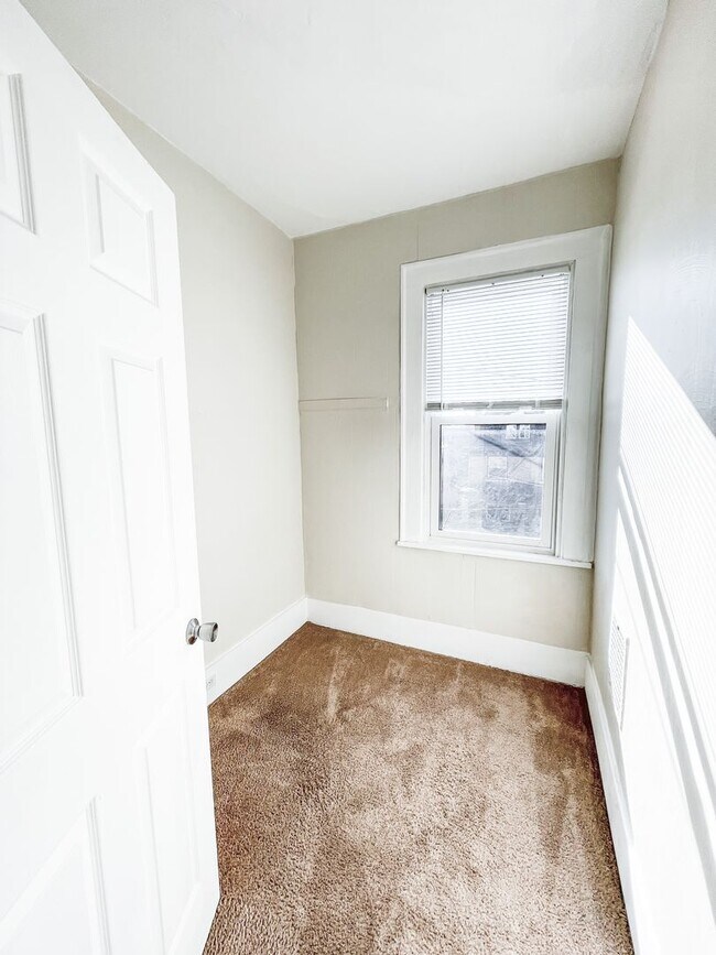 Building Photo - AVAILABLE AUGUST 2026 - Beautiful 4+ bedroom, 1 bath home in Mt Washington!