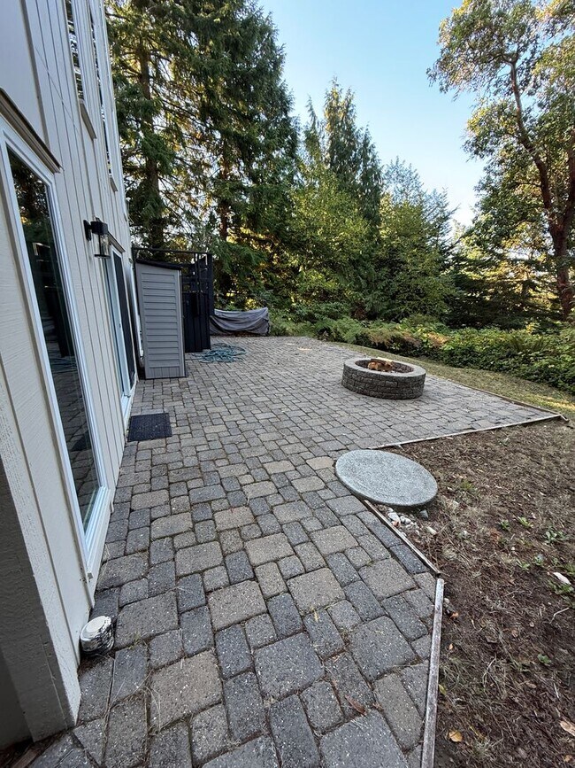 Building Photo - Cozy Huge 1 Bed with Loft and 2.5 Bath - H...