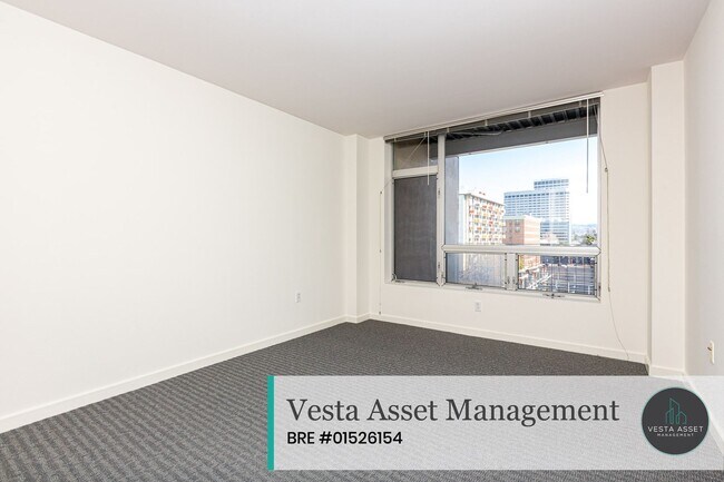 Building Photo - Vibrant Uptown Living in a Modern One-Bedroom with private deck!