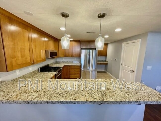 Building Photo - 88 S 900 E