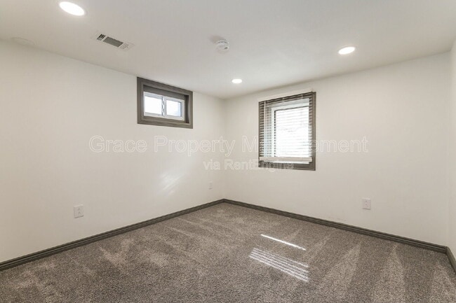 Building Photo - 2871 S Golden Way