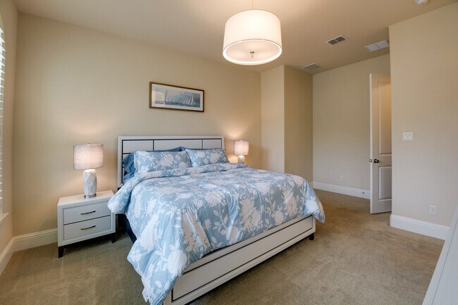 Downstairs Master Bedroom - 713 Northwood Dr