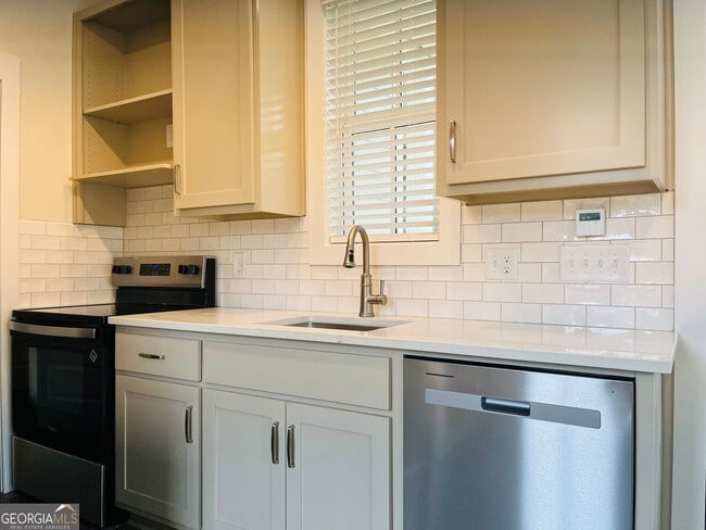 Building Photo - 102 Gardenia Ln