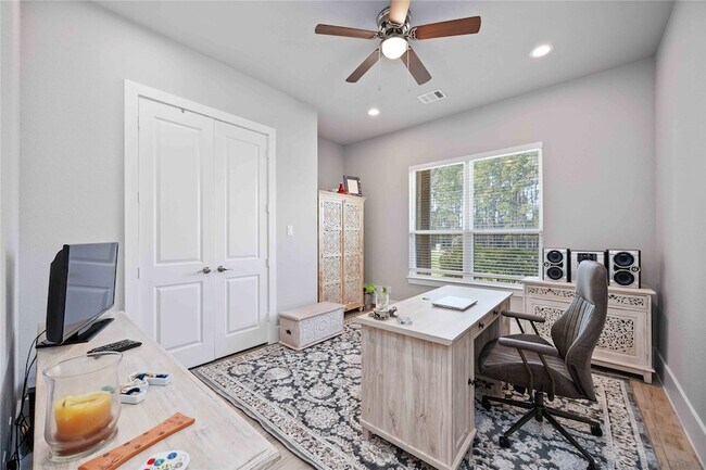 Building Photo - 33510 Walnut Crossing